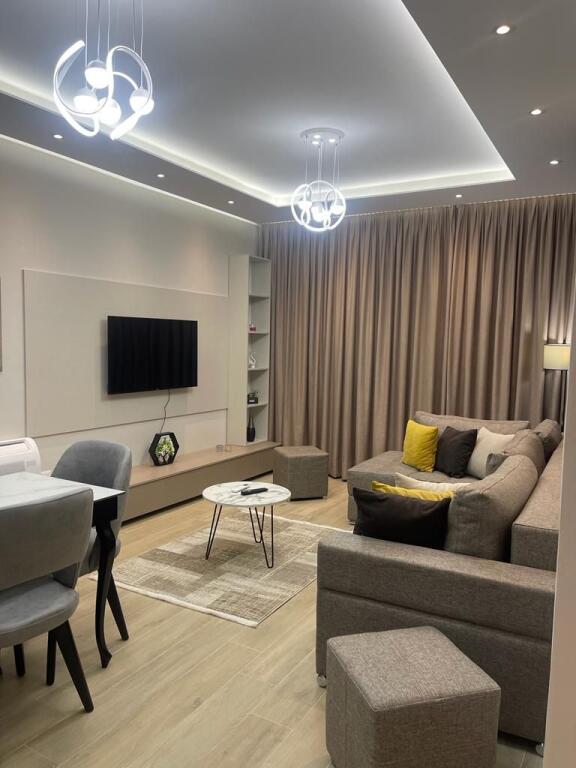 Affittasi appartamento 1+1 a Komuna e Parisit 85.000 Leke