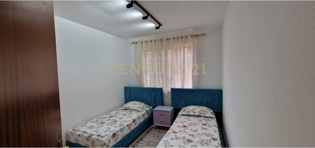 Apartament 2+1 ne qender me qera!