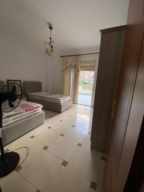 Appartamento 3+1 con veranda di 30 m² in affitto – Durrës