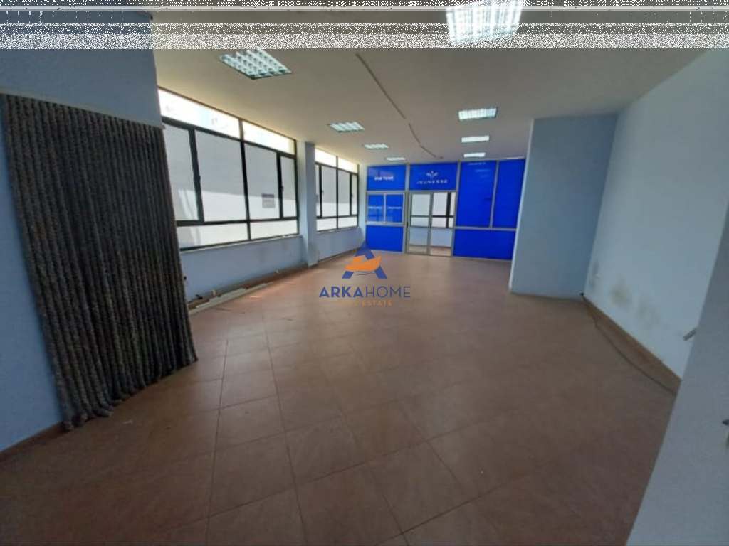 LOCALE IN AFFITTO" PRESSO L'EX ESPOSIZIONE " 623 EURO