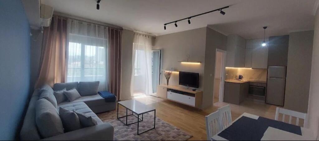 ✨ Appartamento moderno 1+1 in affitto ✨ 📍 Vicino al Ginnasio Partizani, Rruga e Dibrës