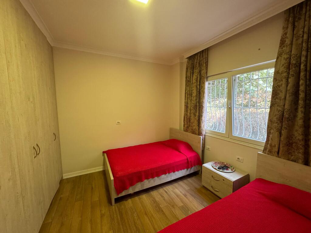 Vendesi in vendita un attico di lusso all'interno della residenza “Kolombo 2 , di fronte al lago artificiale di Tirana,