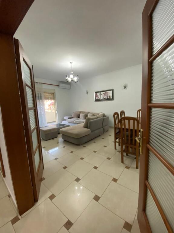 Appartamento 3+1 con veranda di 30 m² in affitto – Durrës