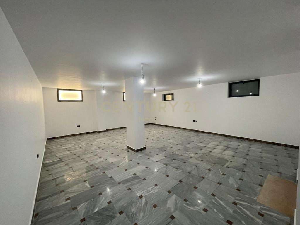 COMMERCIAL SPACE FOR RENT - 200m², IN THE HEART OF BLLOKU!