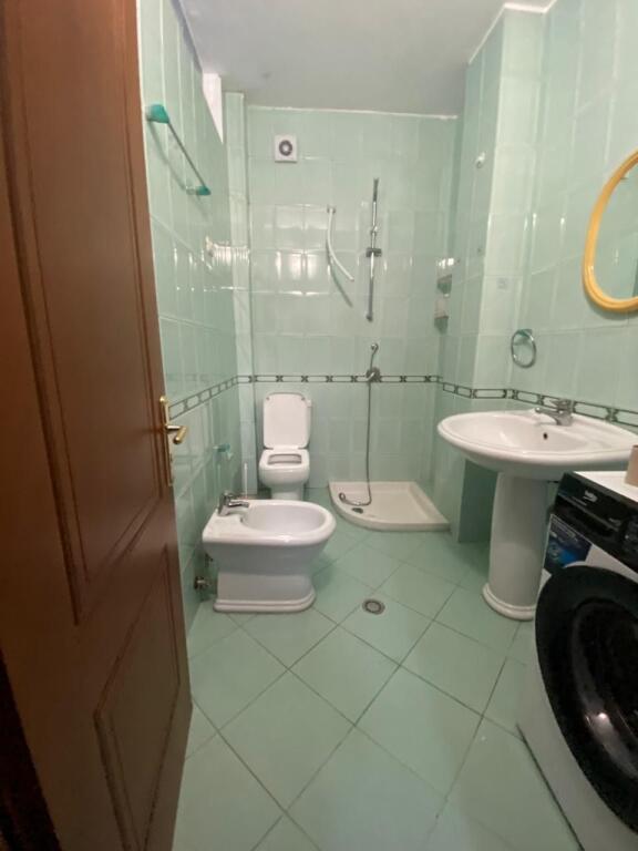 Appartamento 3+1 con veranda di 30 m² in affitto – Durrës