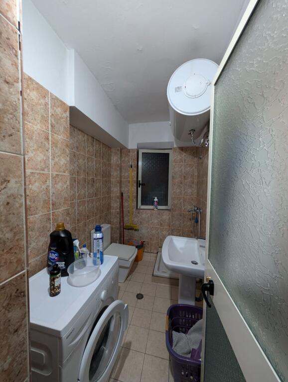 Jepet apartament 1+1 me qera tek Irfan Tomini 40.000 Leke.