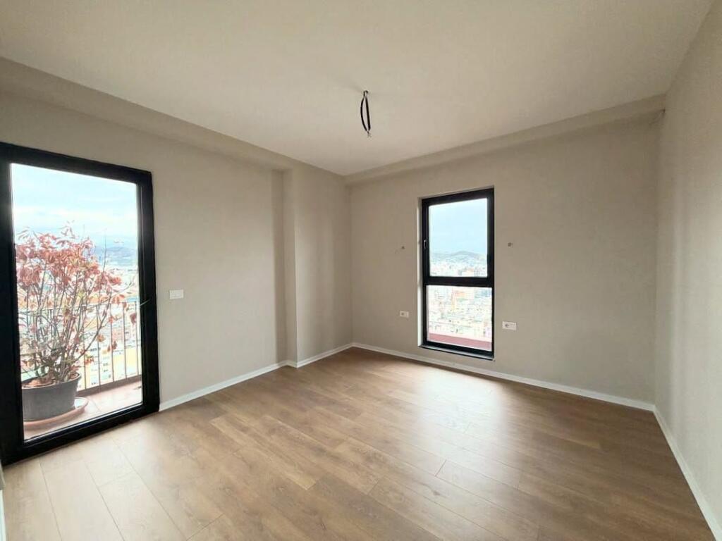 𝐑𝐀𝐒𝐇 𝐆𝐀𝐑𝐃𝐄𝐍 𝐁𝐔𝐈𝐋𝐃𝐈𝐍𝐆💥  • 🏠Spazio ufficio in affitto.  📍Garden Building /21-Dhjetori.  📐160 m2.  💶200.000 ALL/mese. ——————————————— SPAZIO UFFICIO IN AFFITTO PRESSO GARDEN BUILDING RESIDENCE IN 21-DHJETORI