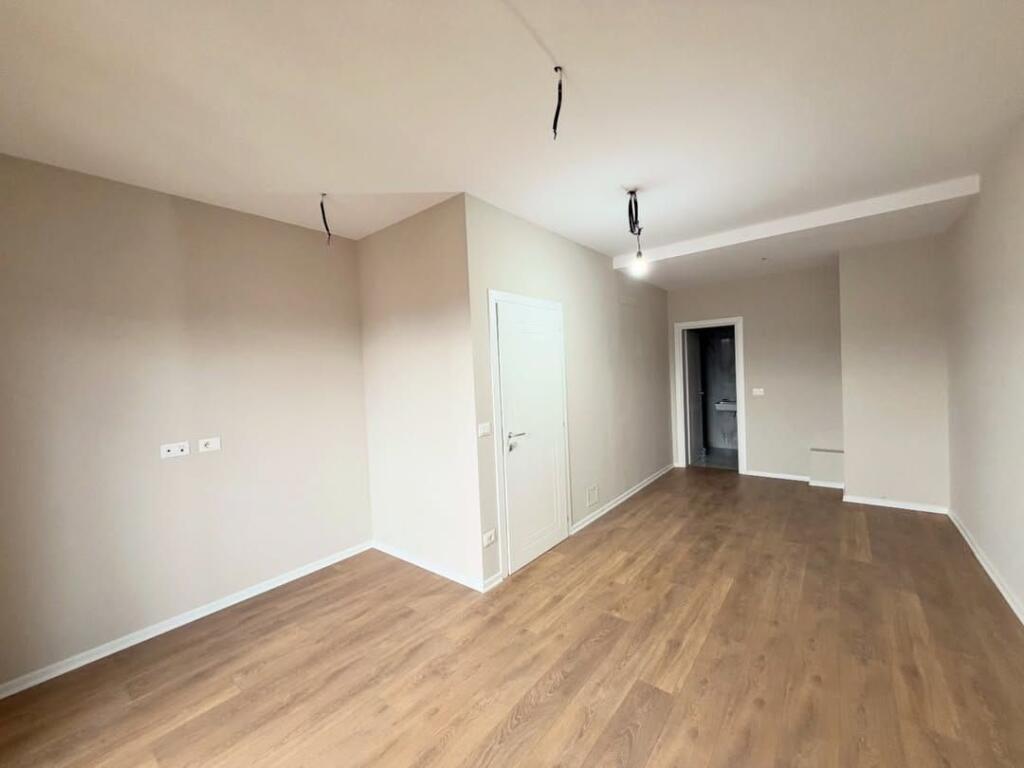 𝐑𝐀𝐒𝐇 𝐆𝐀𝐑𝐃𝐄𝐍 𝐁𝐔𝐈𝐋𝐃𝐈𝐍𝐆💥  • 🏠Spazio ufficio in affitto.  📍Garden Building /21-Dhjetori.  📐160 m2.  💶200.000 ALL/mese. ——————————————— SPAZIO UFFICIO IN AFFITTO PRESSO GARDEN BUILDING RESIDENCE IN 21-DHJETORI