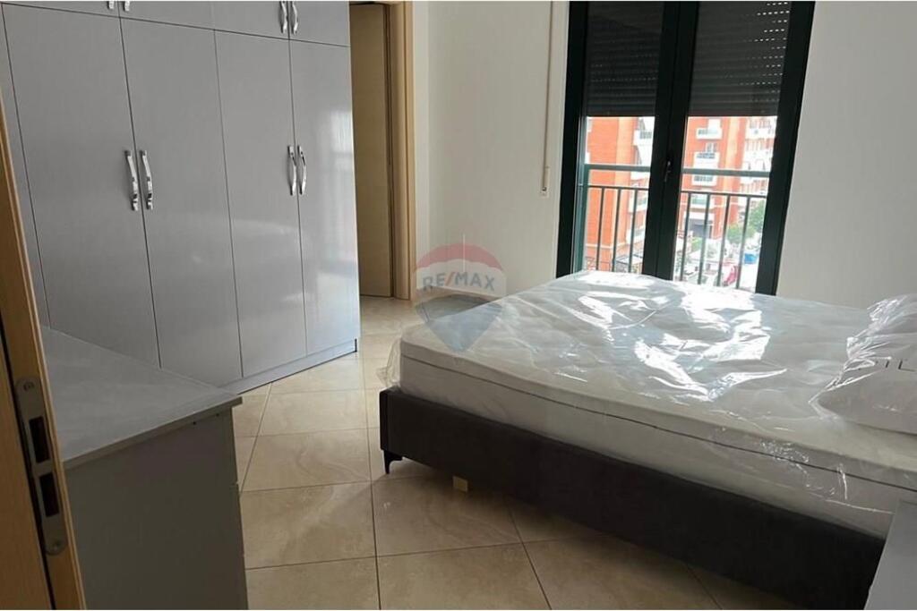 Jepet apartament 3+1 per qira te Green City