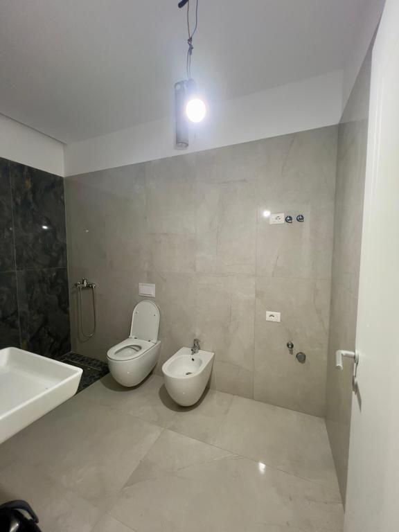AFFITTIAMO AMBIENTE PER UFFICI PRESSO GARDEN BUILDING! 2.000 € /Mese Sup. Totale 160m2
