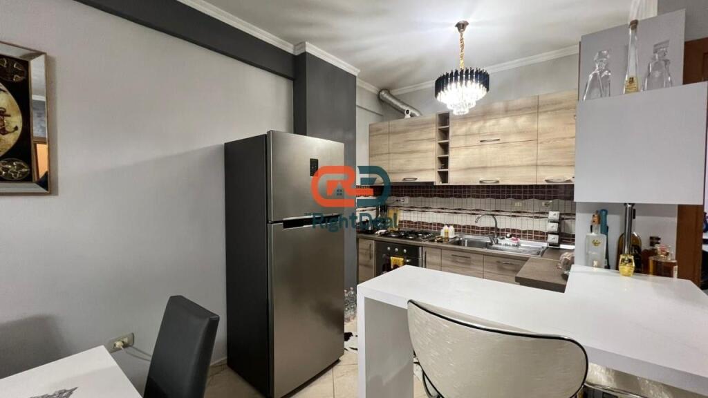 Tek Siri Kodra, Shitet Apartament 1+1 I Bollshem Ideal per Banim!!!