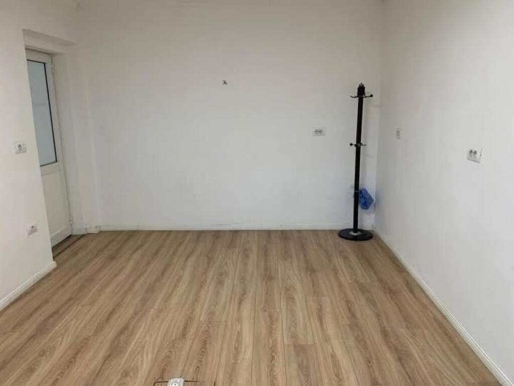 AMBIENTE COMMERCIALE IN AFFITTO