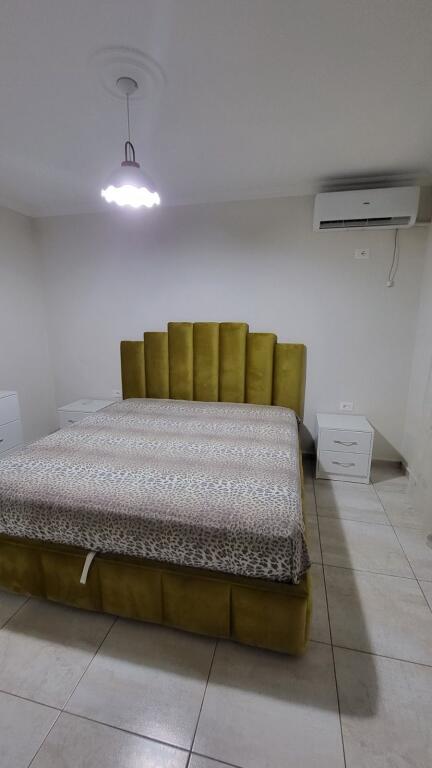 2+1, arredato presso la direzione dell'igiene, via Elbasani, 700 euro