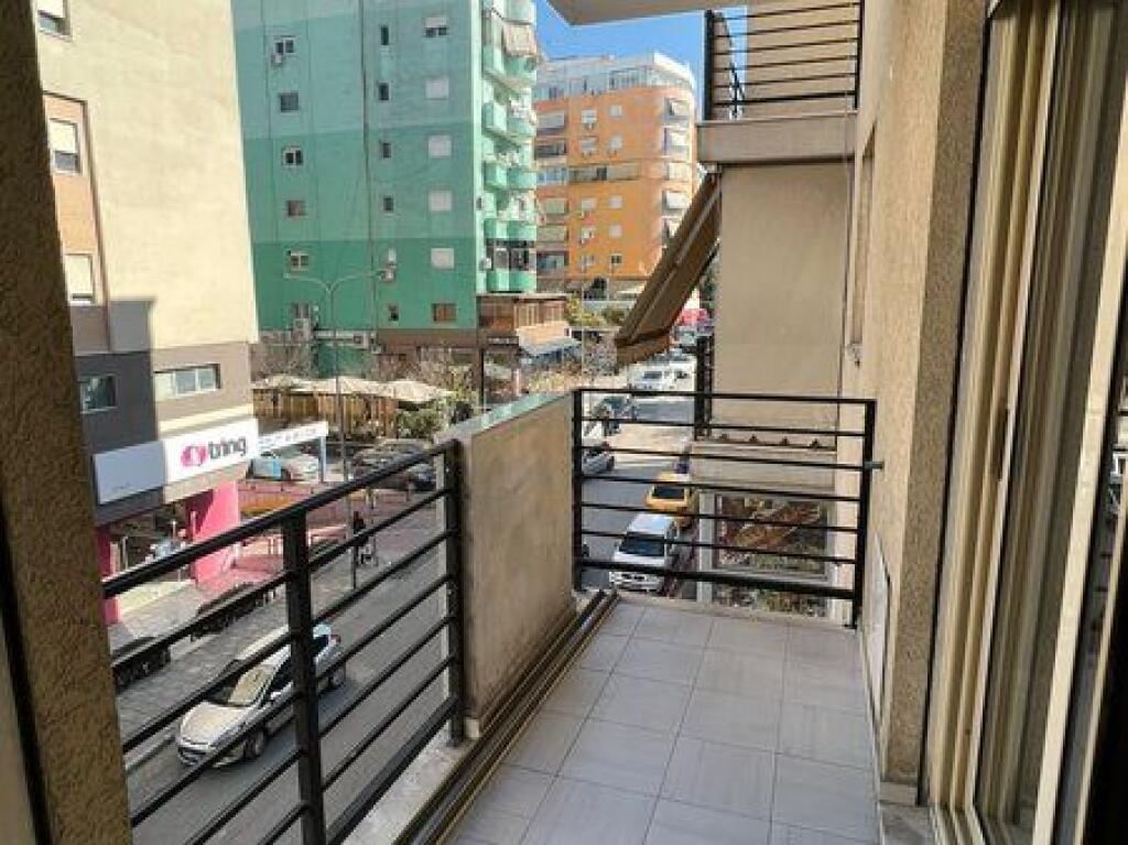  Ambiente Ufficio 3+1 in Affitto nel Comune di Parigi, Tirana