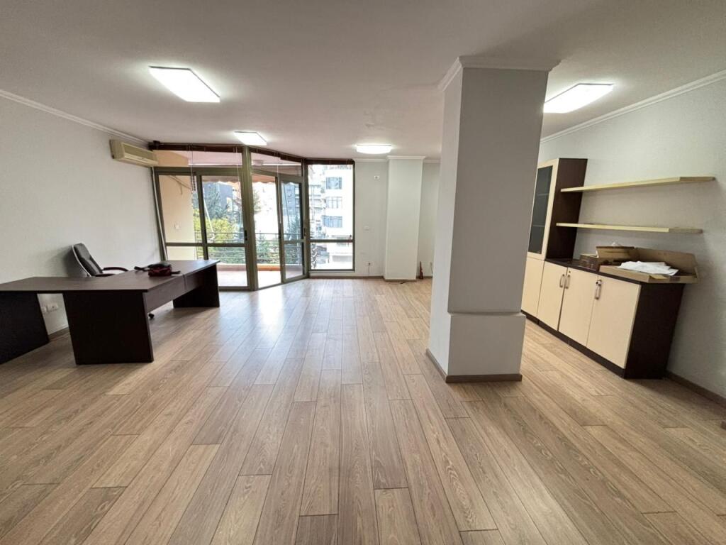 🏡 Apartment 2+1 for sale – Muhamet Gjollesha Street (near Hotel Mondial)