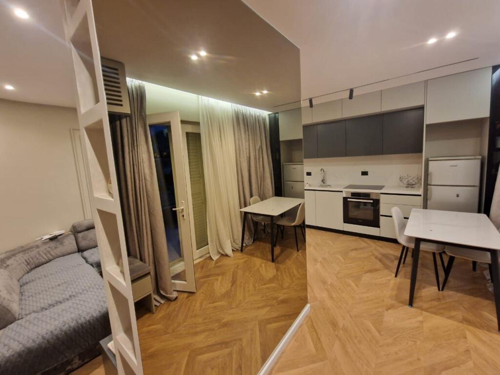 Shitet apartament lluksoz brenda rezidences "Kodra e Diellit"