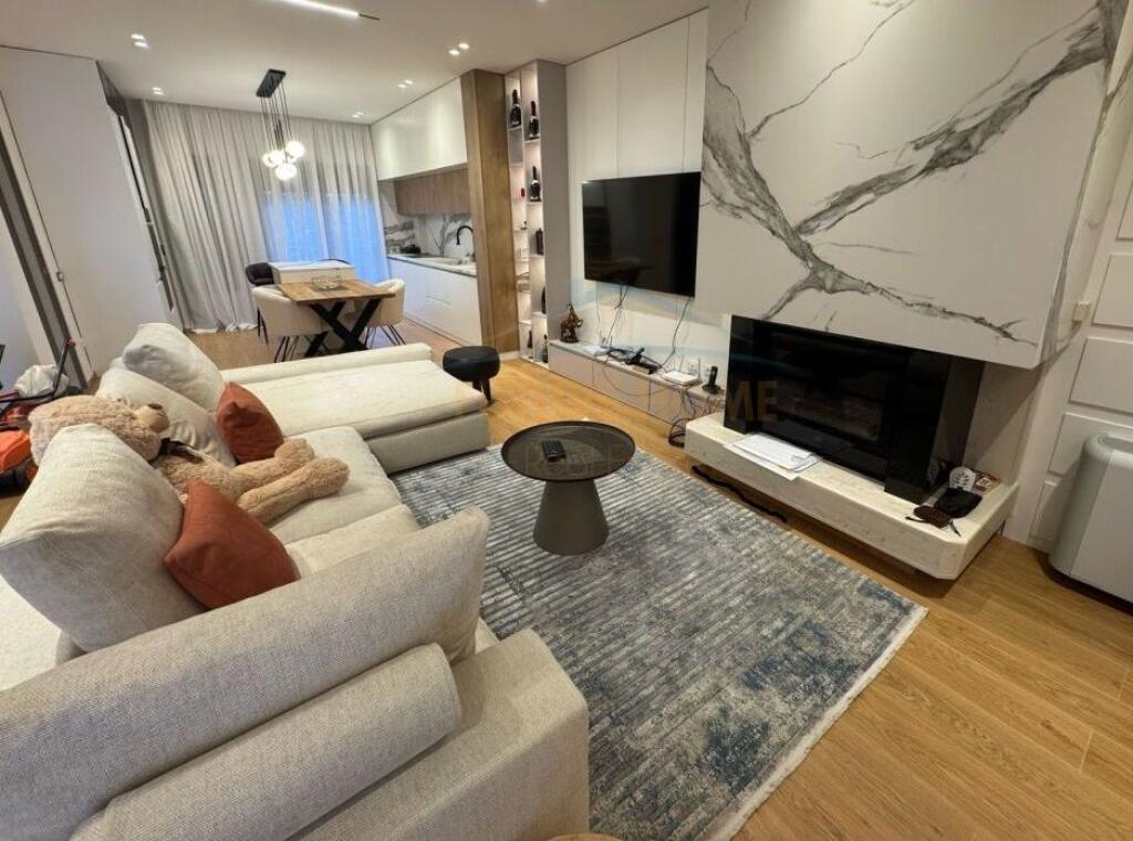 AFFITTASI VILLA SU 3 PIANI, COMPLESSO COLOMBO, TEG