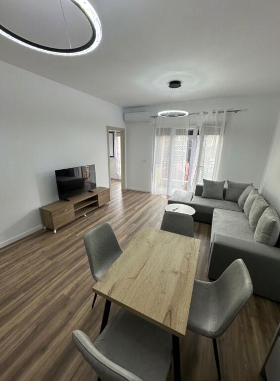 Tirane, affittasi appartamento 2+1+Balcone Piano 3, 95 m² 1.000 € (Via Qemal Stafa)
