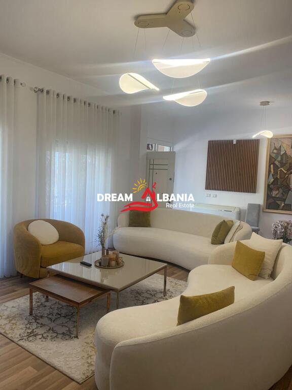 Villa in vendita nella zona di Yrsheku a Tirana (ID 4151117)