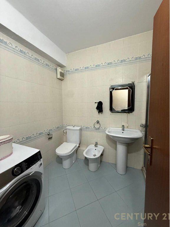 APPARTAMENTO 2+1 IN AFFITTO NEL COMUNE DI PARIGI! 700 € /Mese Sup. Totale 110m2