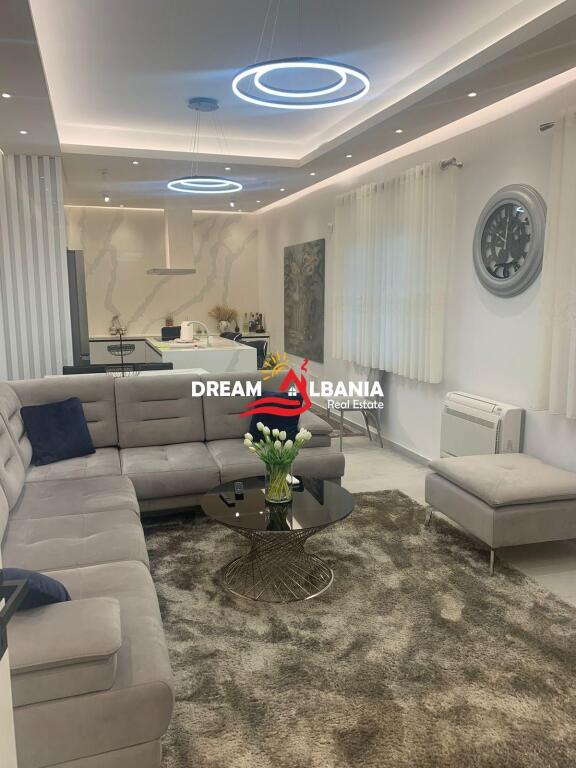 Villa in vendita nella zona di Yrsheku a Tirana (ID 4151117)