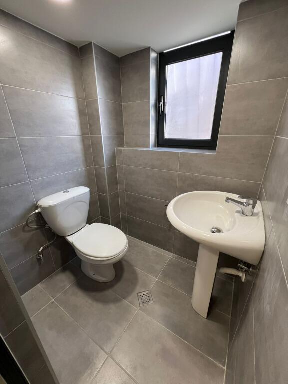 🏡 Shop for sale on ground floor at Dinamo Stadium