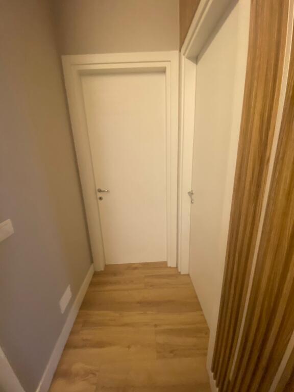 Appartamento 2+1+1 con balcone in affitto 📍via "Irfan Tomini"