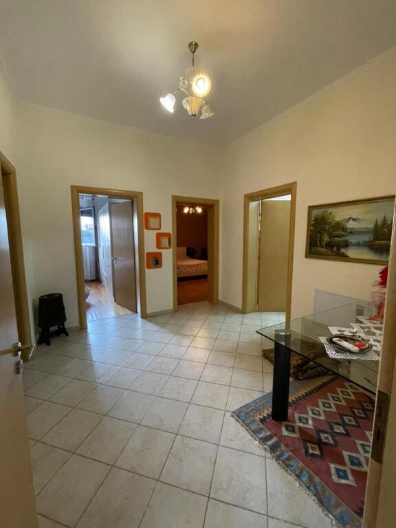 🏡 CASA PRIVATA CON 2 NEGOZI E 2 AMBIENTI IN VENDITA O IN AFFITTO