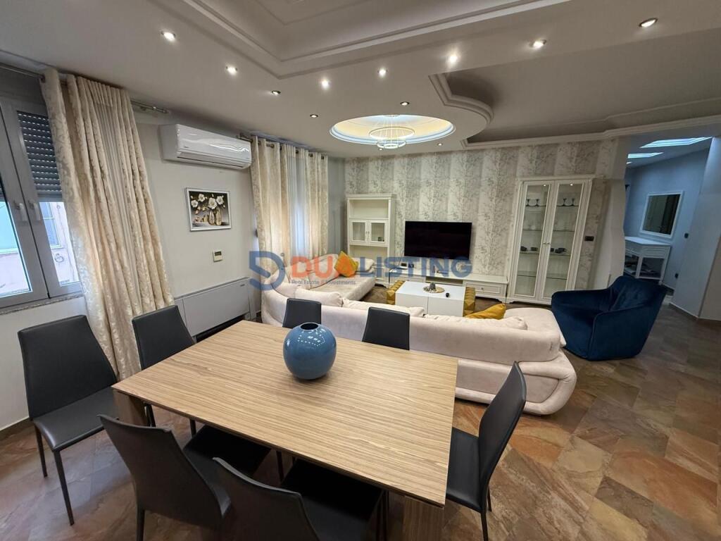 Rent 3+1 apartment with two parking spaces 📍Zogu I Boulevard