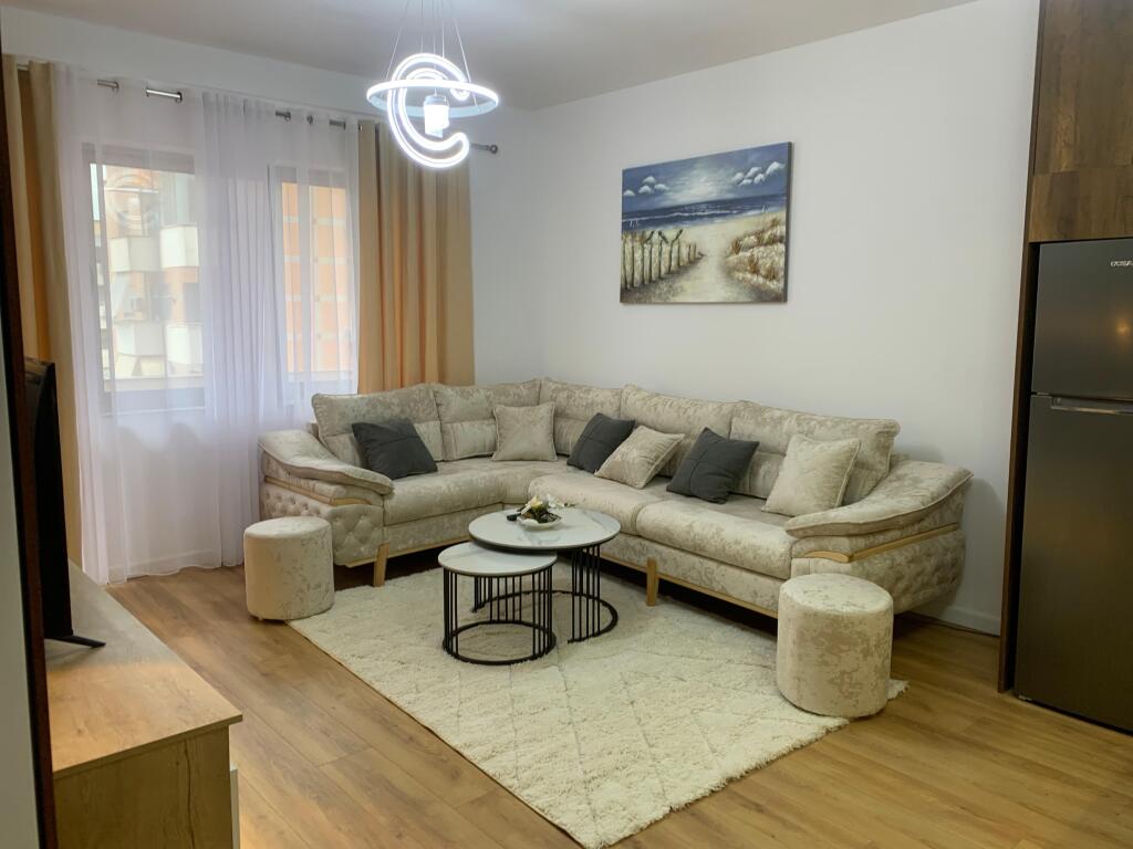 Apartament 2+1 ne Astir prane Artistit!