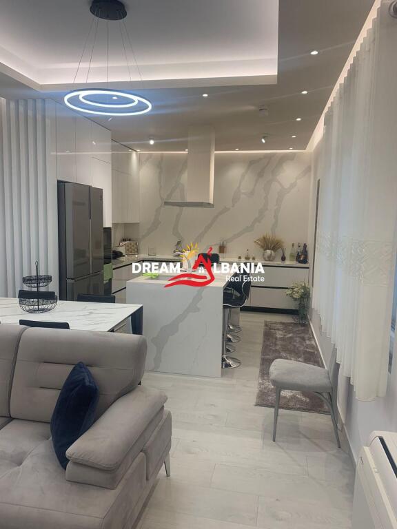 Villa in vendita nella zona di Yrsheku a Tirana (ID 4151117)
