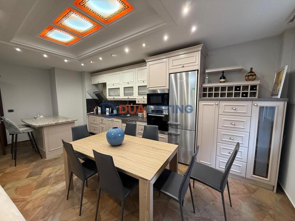 Rent 3+1 apartment with two parking spaces 📍Zogu I Boulevard