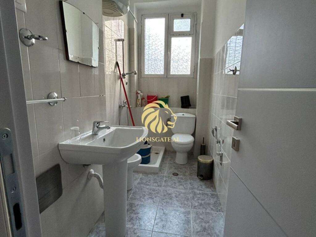 🏢 AMBIENT BIZNESI ME QIRA – ZONA E MEDRESES
