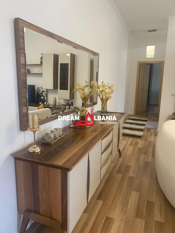 Villa in vendita nella zona di Yrsheku a Tirana (ID 4151117)