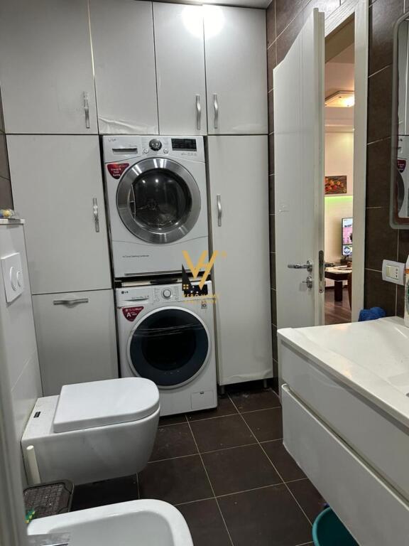 AFFITTASI APPARTAMENTO 3+1+BLK IN ZONA KOMUNALE. CONTATTO, EX PARCO 95.000 LEKE
