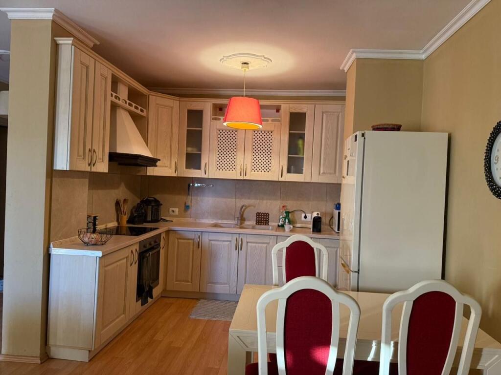 Jepet me qera apartament 1+1 në Yzberisht!