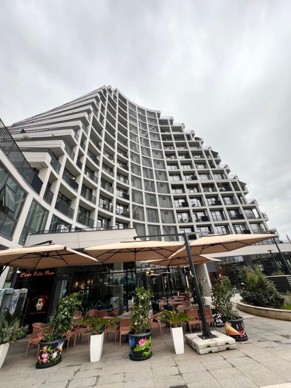 Locale commerciale in affitto presso Lake View Residenc