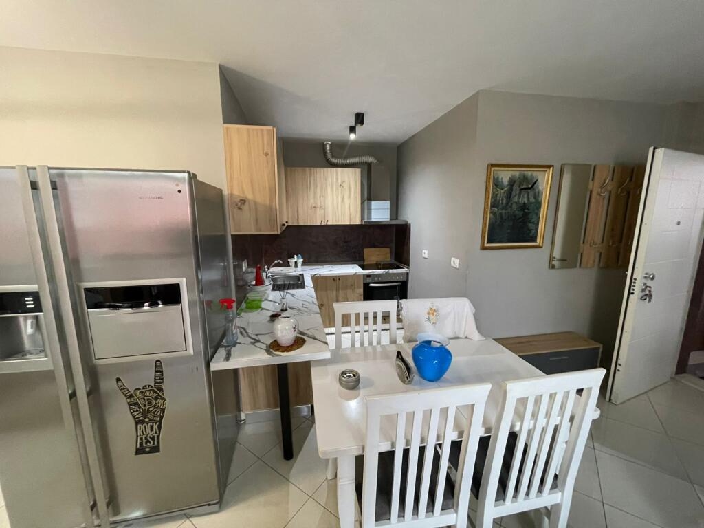 Apartament me qera 3+1 tek Kopshti Botanik