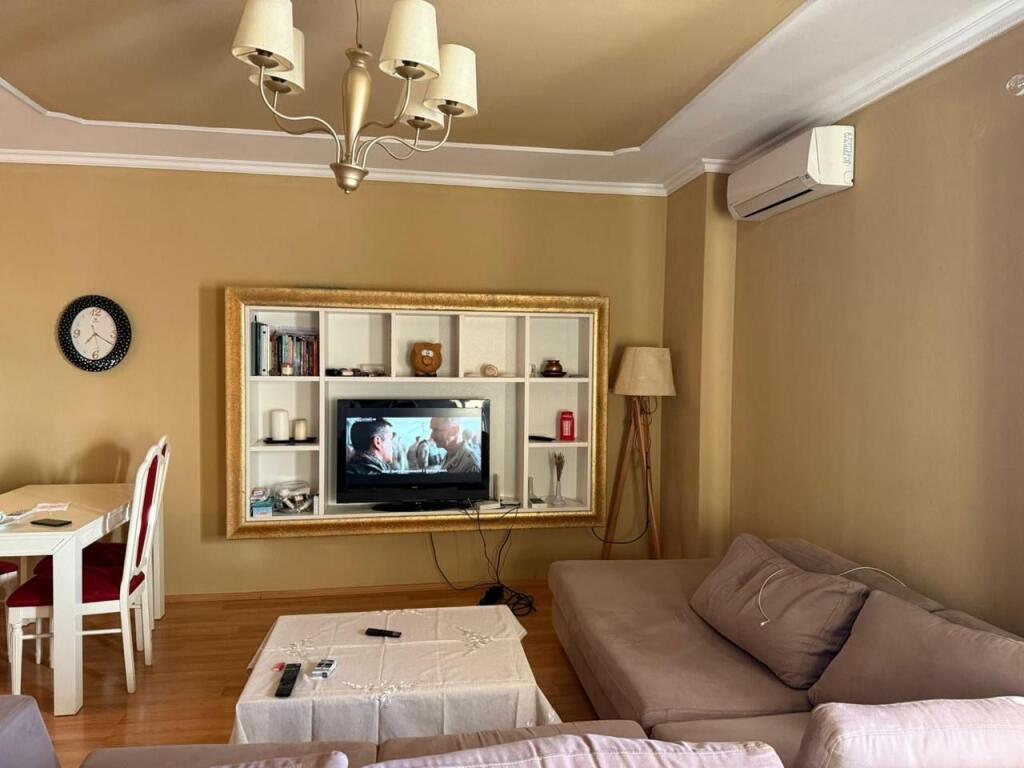 Yzberisht, jepet me qera apartament 1+1!