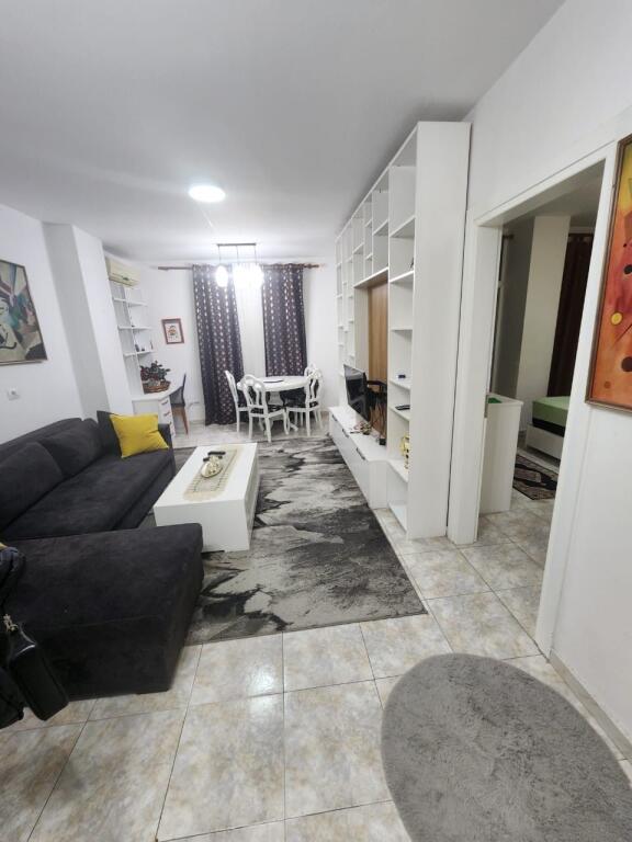 1+1,furnished, commune of Paris, price 650 euro