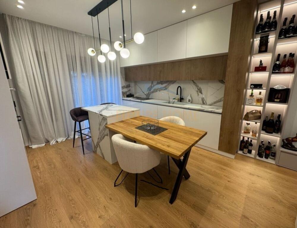 AFFITTASI VILLA SU 3 PIANI, COMPLESSO COLOMBO, TEG