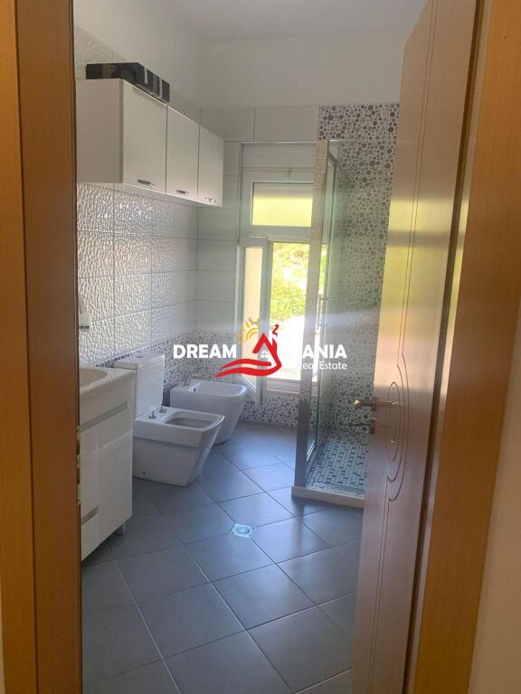 Villa in vendita nella zona di Yrsheku a Tirana (ID 4151117)