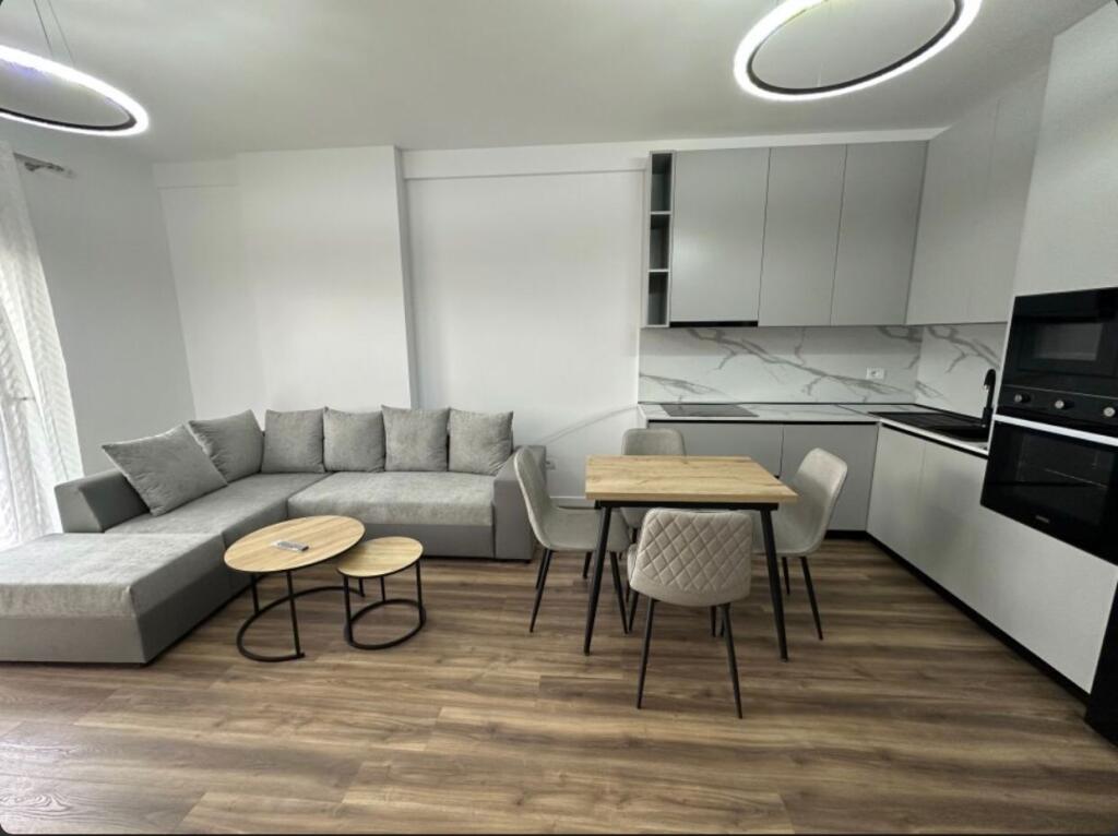Tirane, affittasi appartamento 2+1+Balcone Piano 3, 95 m² 1.000 € (Via Qemal Stafa)

