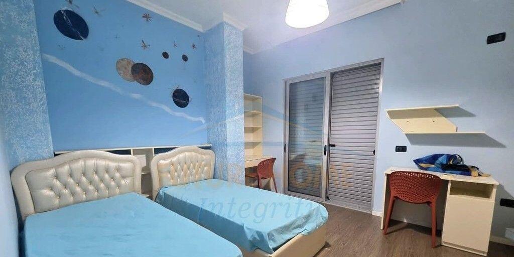 Qera, Apartament 2+1+2+Post Parkimi, Fresku, Tirana.