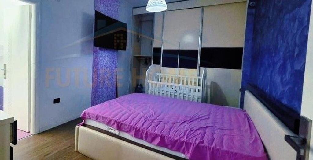 Qera, Apartament 2+1+2+Post Parkimi, Fresku, Tirana.
