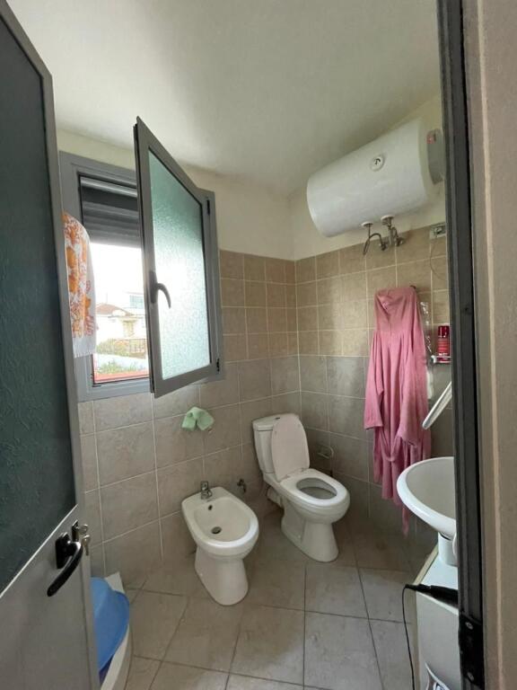 🏡 CASA PRIVATA CON 2 NEGOZI E 2 AMBIENTI IN VENDITA O IN AFFITTO