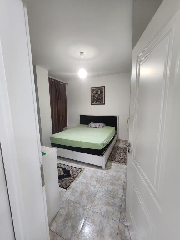 1+1,furnished, commune of Paris, price 650 euro