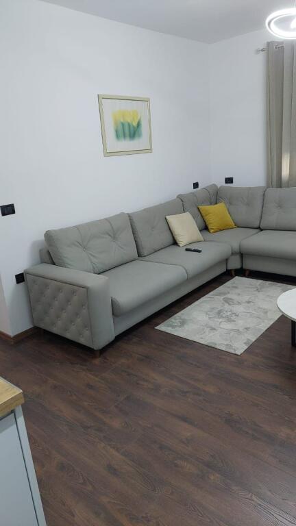 Me Qira – Apartament 1+1 pranë Markates