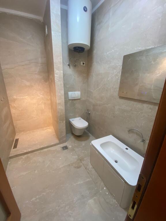 Affittasi appartamento 2+1+2 bagni+1 balcone Via "Irfan Tomini", ultima fermata della nuova Tirana