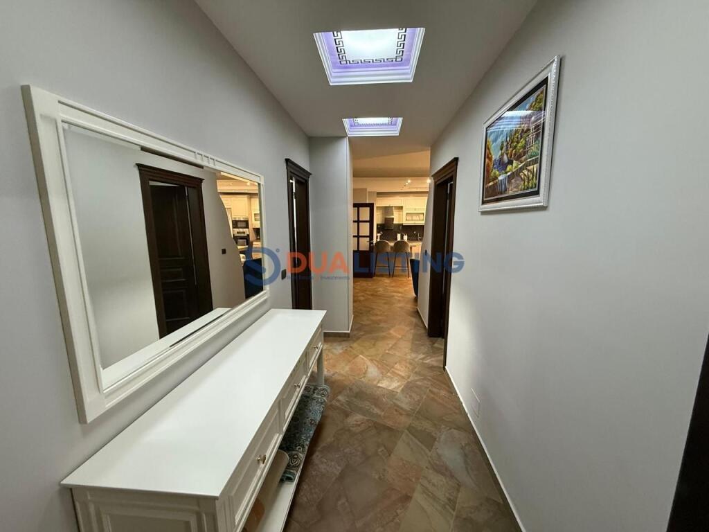 Rent 3+1 apartment with two parking spaces 📍Zogu I Boulevard